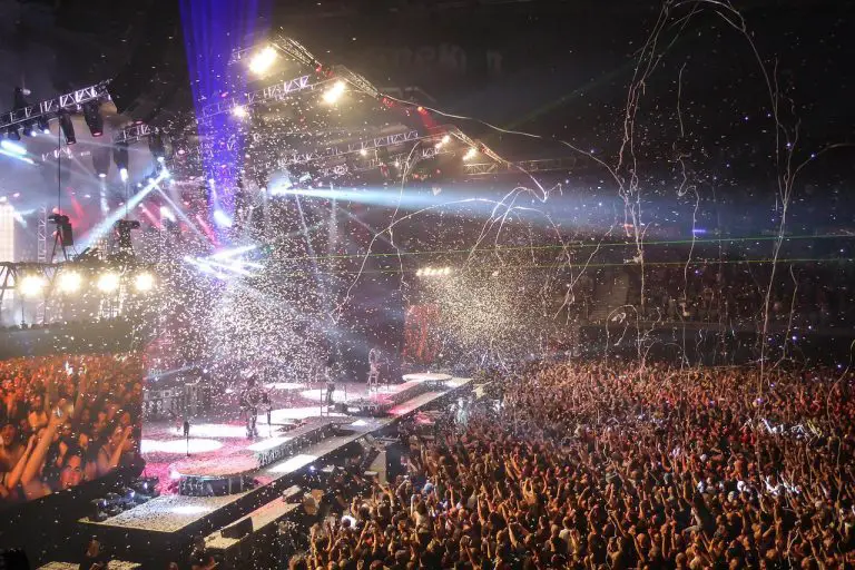 How do music venues make money?